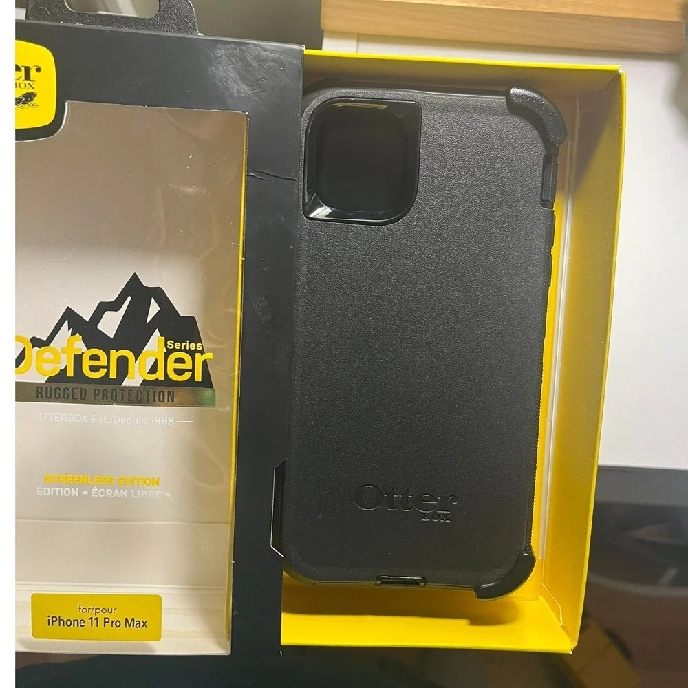 NEW OtterBox Defender Series‎ Rugged Protection Screenless Ed. Iphone 11 Pro Max